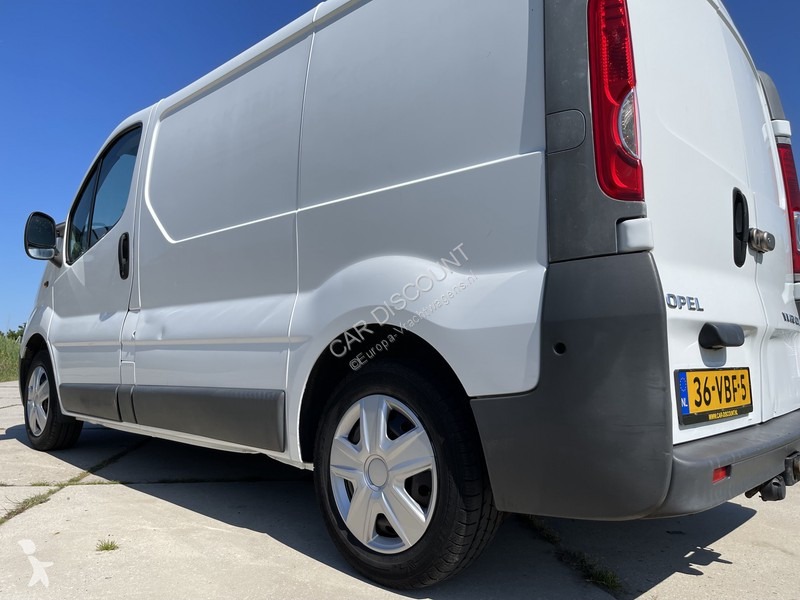 Tweedehands bestelwagen opel vivaro 2.0 cdti l1 h1 115pk airco 3 zits euro 4 youngtimer !! 4x2 diesel 18/10/2006 - 115 CV
