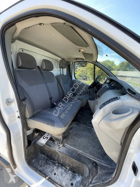 Tweedehands bestelwagen opel vivaro 2.0 cdti l1 h1 115pk airco 3 zits euro 4 youngtimer !! 4x2 diesel 18/10/2006 - 115 CV