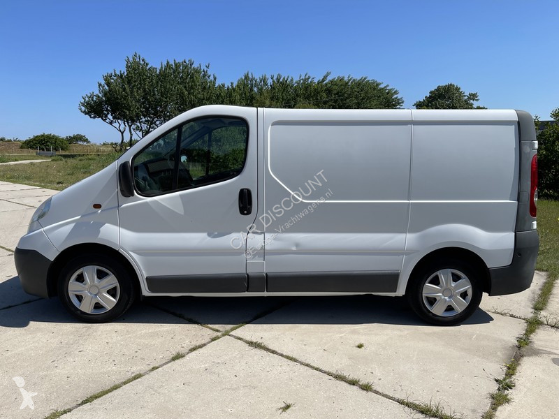Tweedehands bestelwagen opel vivaro 2.0 cdti l1 h1 115pk airco 3 zits euro 4 youngtimer !! 4x2 diesel 18/10/2006 - 115 CV