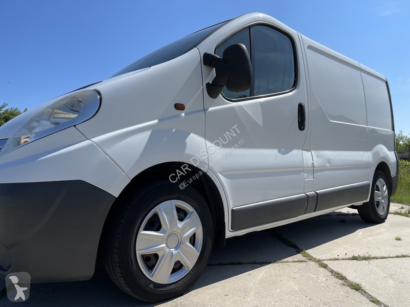 Tweedehands bestelwagen opel vivaro 2.0 cdti l1 h1 115pk airco 3 zits euro 4 youngtimer !! 4x2 diesel 18/10/2006 - 115 CV